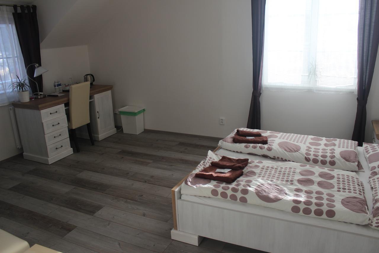 Penzion Vesely Zelezny Brod Bagian luar foto